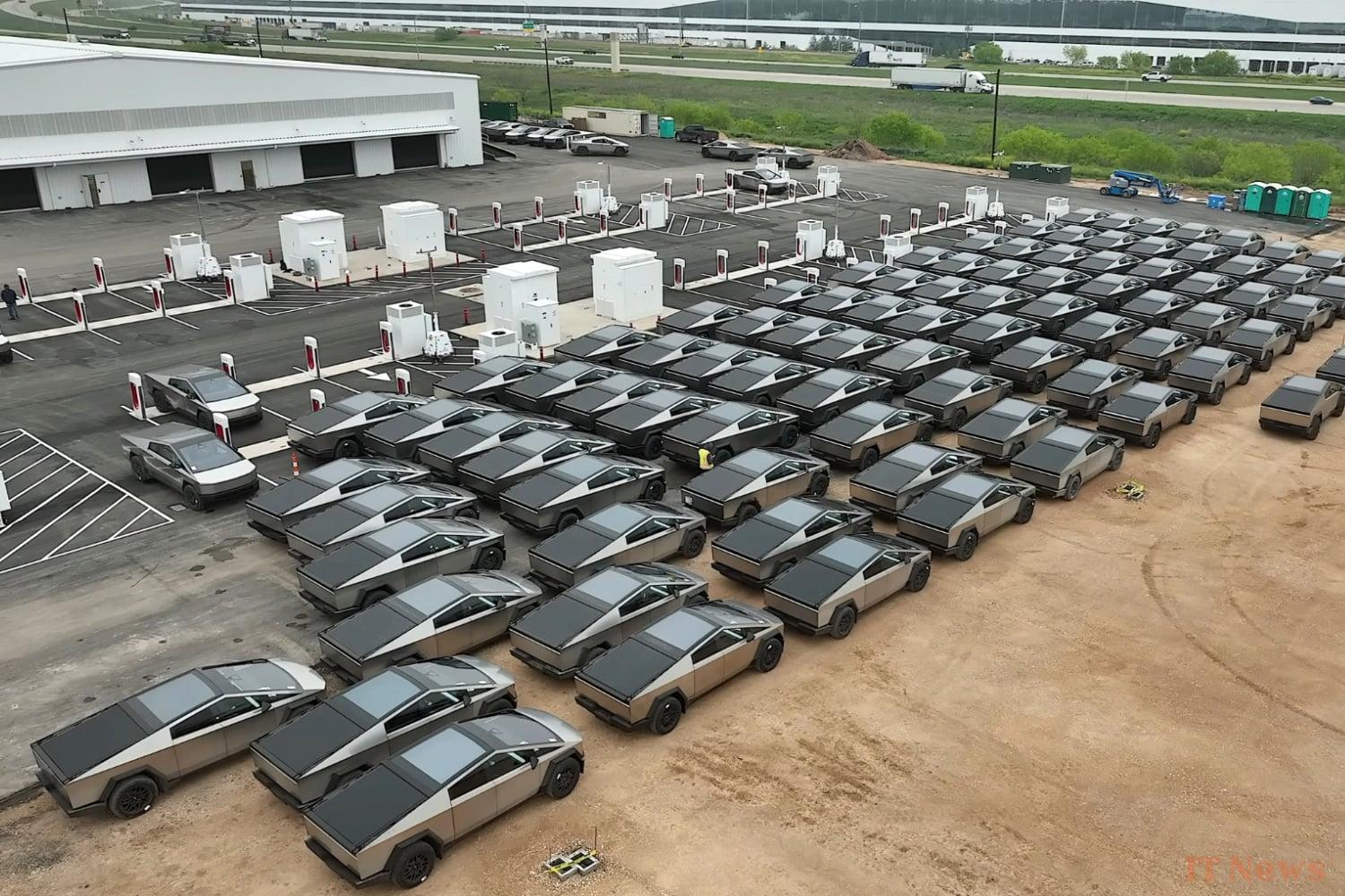 The Tesla Cybertruck still widens its grave a little more