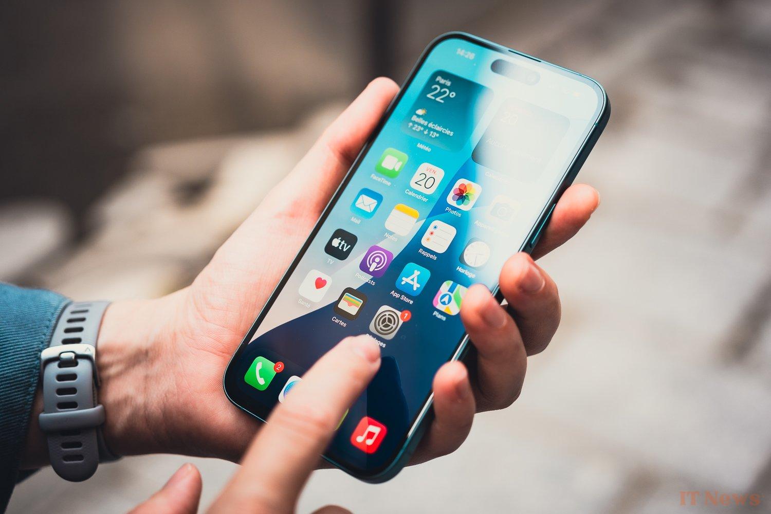 iPhones dominate global sales at the start of the year
