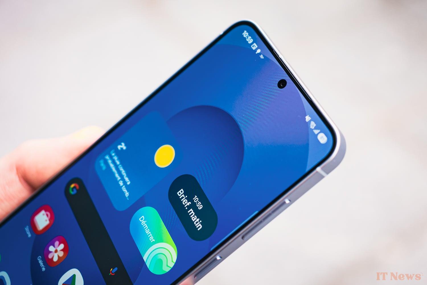 The Galaxy S25 receives their first update