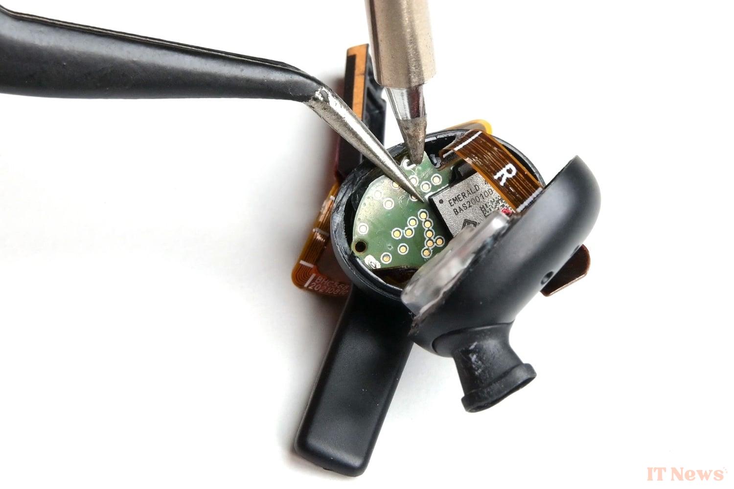 B & O accused of Greenwashing: facade repairability for Beoplay Eleven headphones