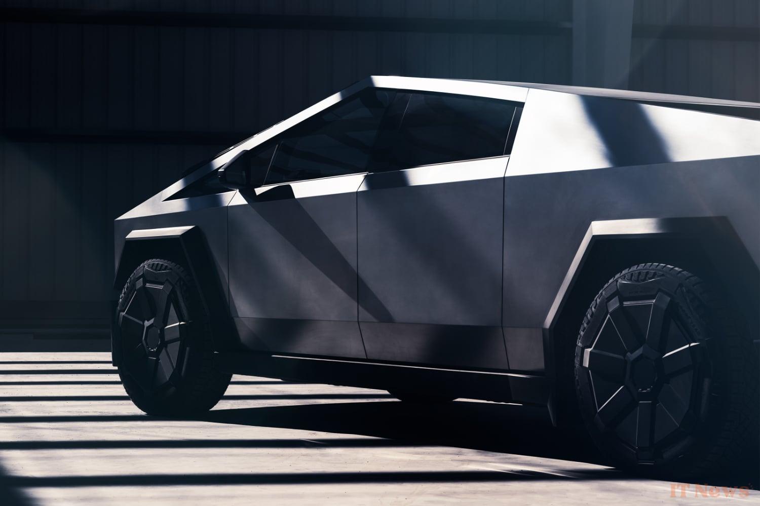 A Tesla Cybertruck was seized by British police, he would be dangerous for pedestrians