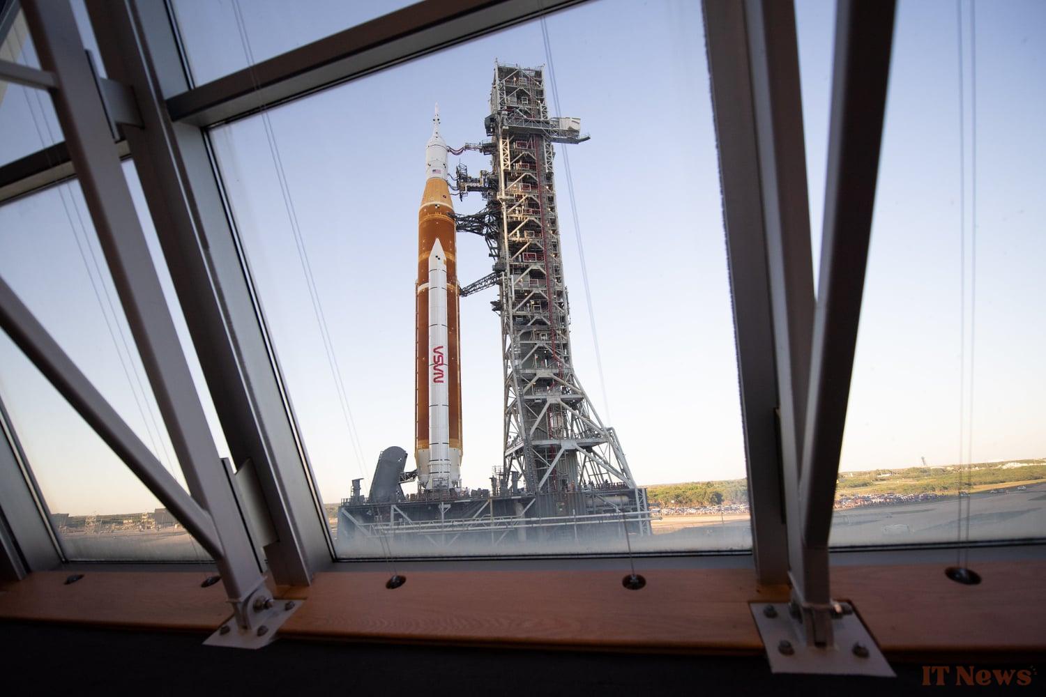 NASA is about to cancel its SLS lunar rocket, Boeing is deadlocked