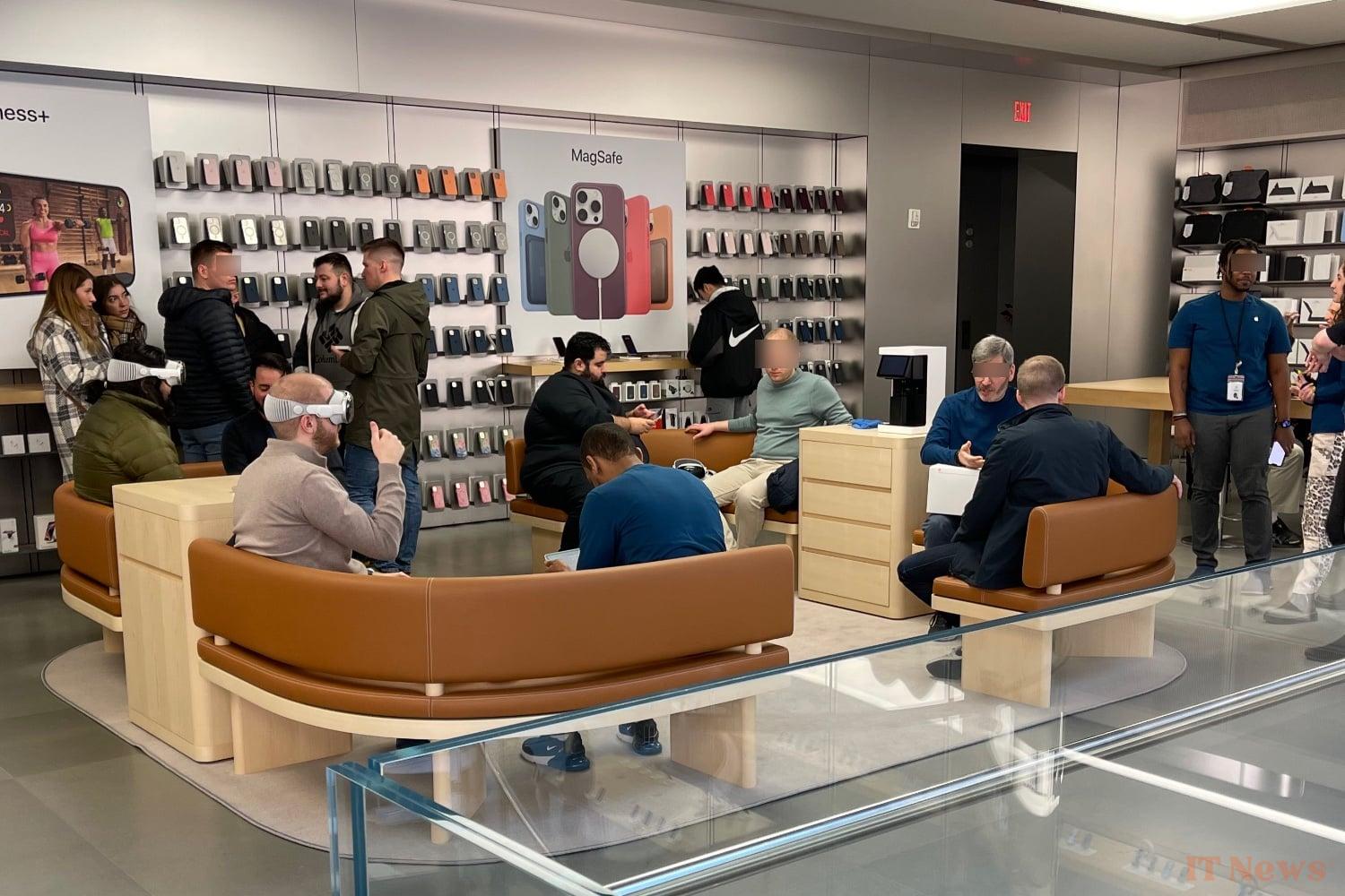 The pro vision could be sold elsewhere than in the Apple Store