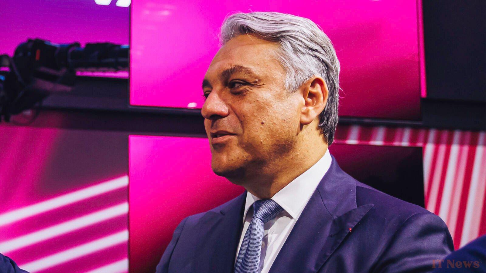 Why is Luca de Meo leaving Renault after 5 years at the helm?