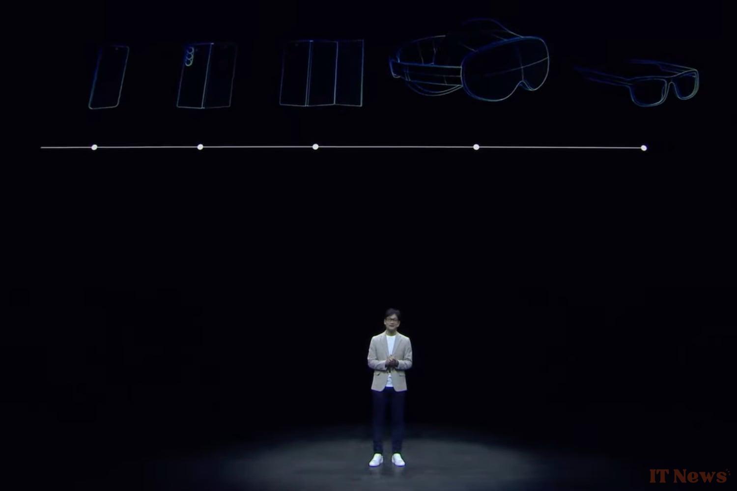 Samsung makes a folding smartphone in three parts shimmer